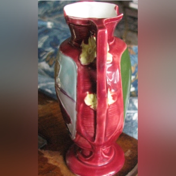 Vtg. German or Austrian MAJOLICA HANDLED VASE: Couple Kissing,5.75",#9793 - Picture 7 of 8